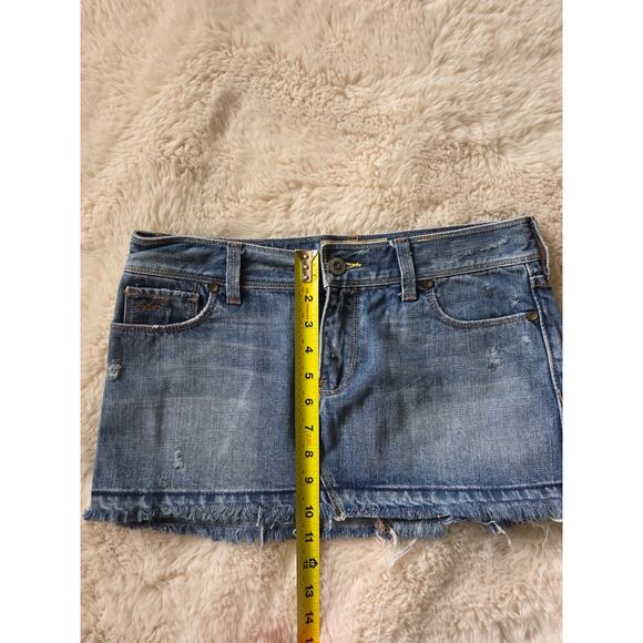 VTG y2k Hollister Low Rise Mini Distressed Frayed Denim Skirt Size 5 - Picture 7 of 10